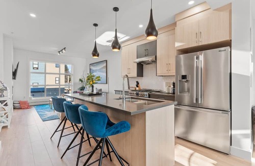 Chilliwack Proper Village West Casa | Chilliwack Gem 3BR, Studio Bliss
