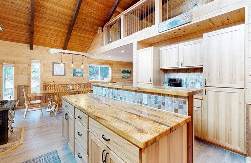 Coolin Casa | Waterfront custom-built home with screened-in porch & gas fireplace