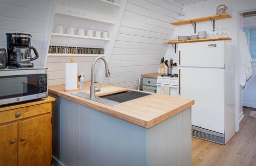 Boyne Falls Cabina | 10 min to Boyne Mountain - Cozy A-Frame Cabin - Springbrook Retreat