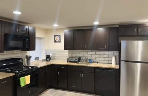 McGinley Square Casa | V9 Please contact host before booking. This is private room, not entire place.