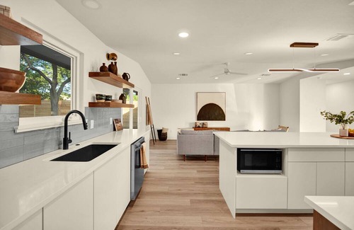 North Austin Civic Association Casa | Gorgeous and Peaceful Brand New Remodeled Home near Domain and Q2 Soccer Stadium