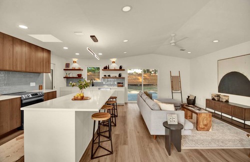 North Austin Civic Association Casa | Gorgeous and Peaceful Brand New Remodeled Home near Domain and Q2 Soccer Stadium