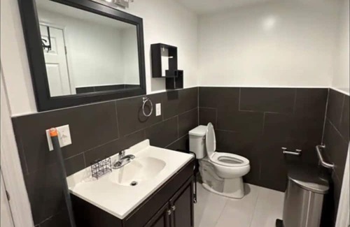 McGinley Square Casa | V2 please contact host before booking! This is private room, not entire place