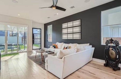 Chestnut Casa | New! 4 BDRM w/POOL Mins To DT