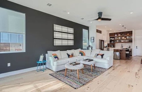Chestnut Casa | New! 4 BDRM w/POOL Mins To DT