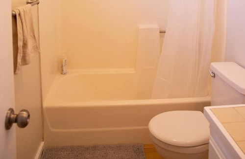 Truckee Casa | Cozy, comfortable house in quiet north Lake Tahoe neighborhood