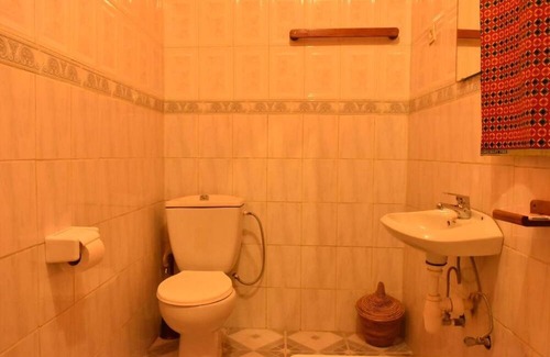 Ruhengeri Cama Y Desayuno | Amahoro Guesthouse - Queen Room With Private Bathroom
