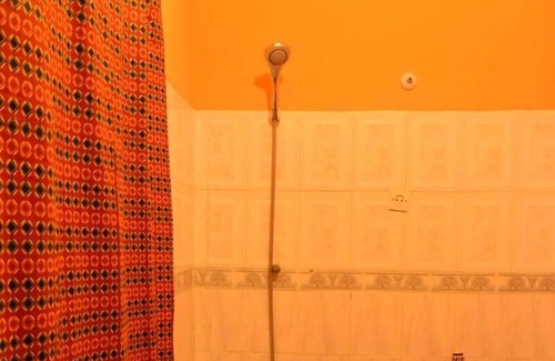 Ruhengeri Cama Y Desayuno | Amahoro Guesthouse - Queen Room With Private Bathroom