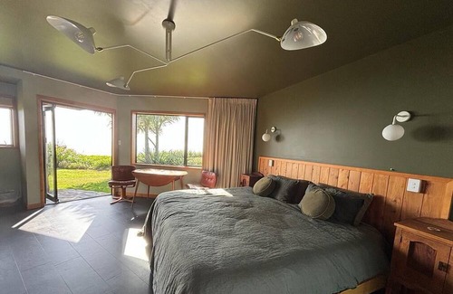 Hapuku Casa | Unwind and rejuvenate amidst the scenery of the ocean and snow-capped mountains.