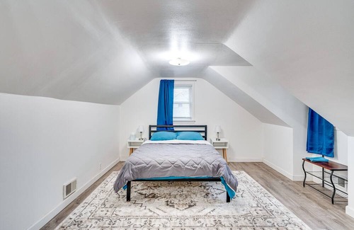 Milwaukee Casa | Milwaukee Home w/ Fenced Yard: 9 Mi to Downtown!