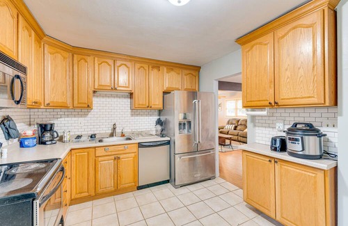 Milwaukee Casa | Milwaukee Home w/ Fenced Yard: 9 Mi to Downtown!