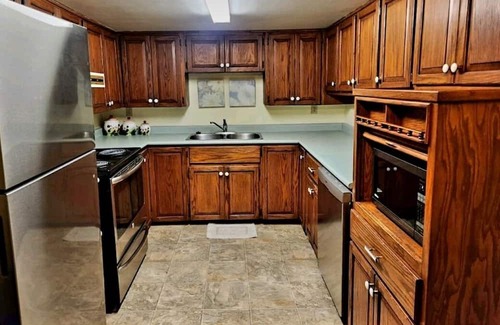 Maple Ridge Casa | Private Basement suite, beautiful ravine! Perfect, Relaxation or Celebration 🤩