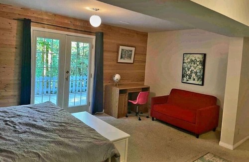 Maple Ridge Casa | Private Basement suite, beautiful ravine! Perfect, Relaxation or Celebration 🤩