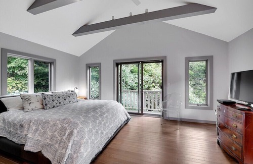 Becket Casa | The Berkshires Woodland Estate by Evergreen Home