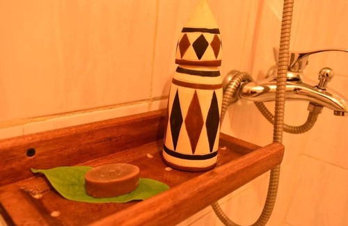 Ruhengeri Cama Y Desayuno | Amahoro Guest House - Triple Room With Shared Bathroom