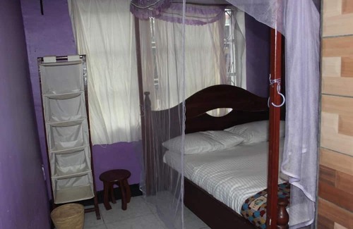 Musanze Cama Y Desayuno | Amahoro Guest House - Single Room With Shower