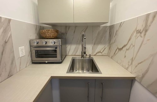West Little River Apartamento | Cozy Cabin with private fenced garden in Miami. Kick back and relax here.