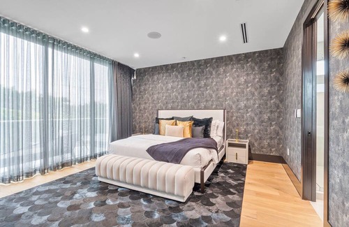Northeast Miami Villa | Modern 6 Bedroom w/pool in Design District