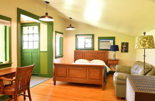 Millfield Apartamento | Quiet, Gracious, Country Studio on 7acres of old growth forest