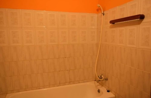 Musanze Cama Y Desayuno | Amahoro Guest House - Double Room With Private Shower
