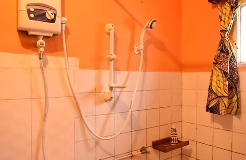 Musanze Cama Y Desayuno | Amahoro Guest House - Double Room With Private Shower
