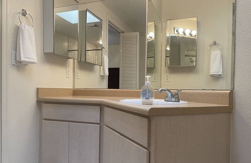Villages of Green Valley Casa | Stunning Mountain View All Ages Green Valley Townhome - 2 Bedrooms and 2 Baths!