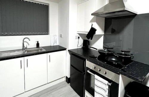 Sheldon Casa | Stylish Stay 10 mins from NEC, HS2 & BHX Airport