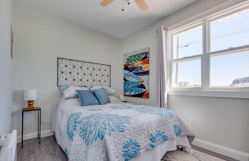 Alberton Cabaña | Cozy Waterfront Hideaway: 3BD with Indoor Hot tub