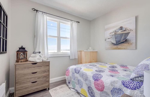 Alberton Cabaña | Cozy Waterfront Hideaway: 3BD with Indoor Hot tub