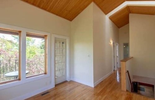 Hinton Casa | Air Conditioned 5-Br/3-Ba | Private Pool & Hot Tub | Pool Table & Home Theatre