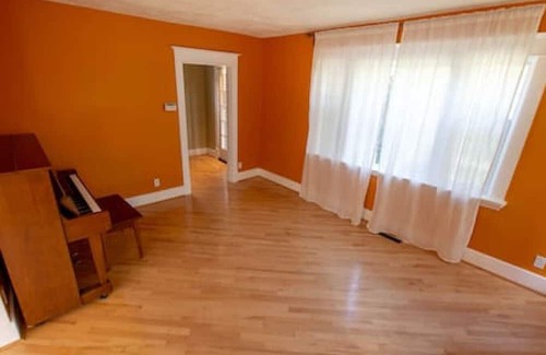 Hinton Casa | Air Conditioned 5-Br/3-Ba | Private Pool & Hot Tub | Pool Table & Home Theatre