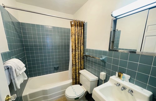 Clemmons Apartamento | Clemmons Room queen - Non- Smoking- No Pet