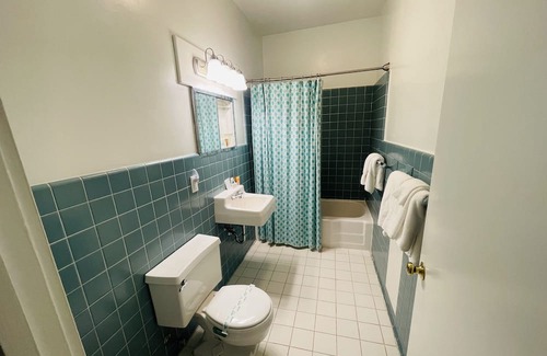 Clemmons Apartamento | Steeplechase Room 2queen - Non- Smoking- No Pet