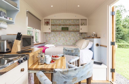 Sherborne Cabaña | APPLE, pet friendly, character holiday cottage in Sherborne