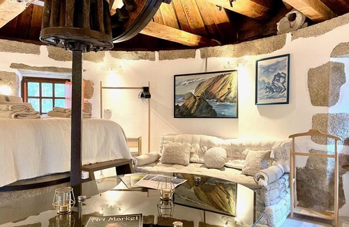 Porto do Barqueiro Casa | The Cliffs - The Painted Mill