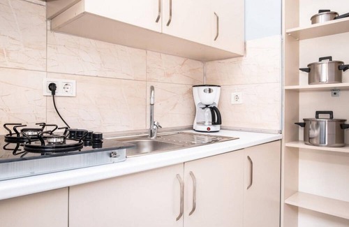 Goztepe Apartamento | Charming Flat Near Bagdat Street in Kadikoy