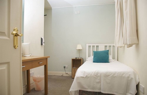 Ludwell Hotel | The Grove Arms
