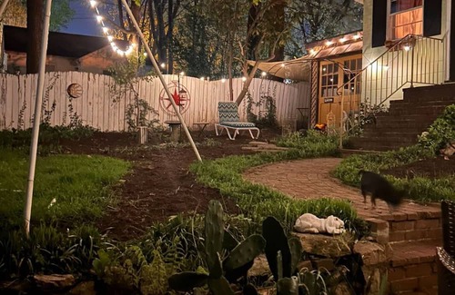 Winston - Salem Cabaña | Cozy Courtyard Cottage~Downtown Winston Salem Pet Friendly ~ No Pet Fees