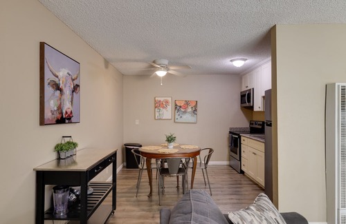 Raisin Apartamento | Fresno Apt Near Attractions, Shopping & Dining!