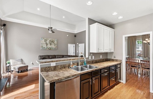 Mineral Casa | gather 'round the firepit, chill by the pool or go jump in the lake-it's nearby!