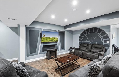 Mineral Casa | gather 'round the firepit, chill by the pool or go jump in the lake-it's nearby!