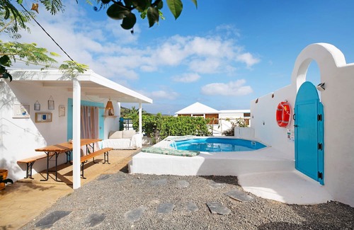 Tabayesco Apartamento | Vacation Apartment 'Eco Casa Tierra' with Sea View, Private Pool and Wi-Fi