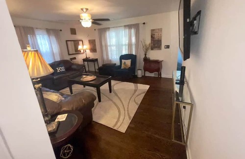 Rosedale Casa | Awesome Walkable Westwood area Quite Comfy Home!