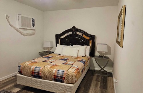 Whitehaven Cabaña | Spacious Gated 1 BR Cottage with washer and dryer