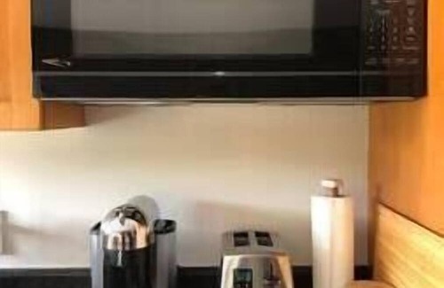 Bowen Island Apartamento | Blue Suite at The Ark on Bowen
