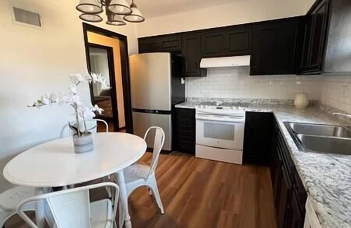 Merriam Casa | Cozy, fully remodeled home near downtown KC