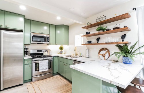 Valencia Casa | 14 Minutes to Magic Mountian-Cozy In-Law Suite