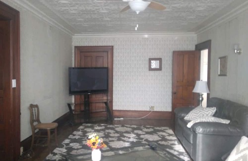 Ogdensburg Apartamento | Historical home in close proximity to Canton, Potsdam and Ottawa.,