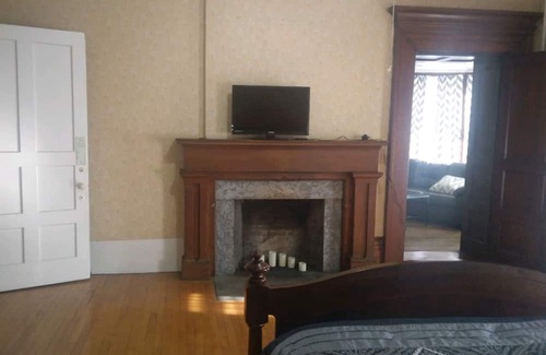 Ogdensburg Apartamento | Historical home in close proximity to Canton, Potsdam and Ottawa.,