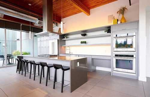 Wilburton Apartamento | Trendy Bellevue Studio w/ Rooftop & BBQ, nr Shops, by Blueground